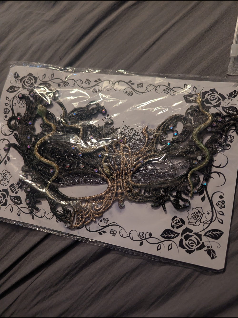 Green Snake Lace Masquerade Eye Mask with Rhinestones - Picture 4 of 4